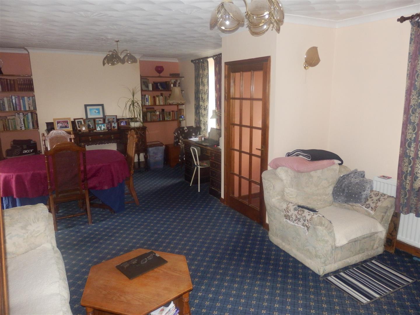 LOUNGE/DINING ROOM